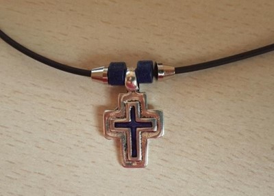 Collier cordon + Croix métallique bleue