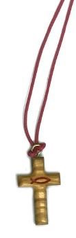 Pendentif croix bois ichtus rouge. 3 cm