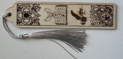 Marque page en bois - bible, colombe, encrier