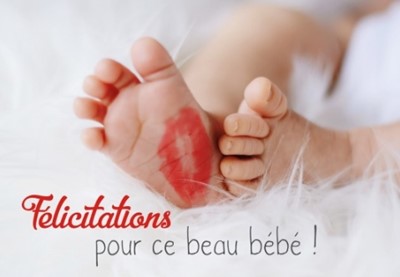 Carte double naissance pieds de bébé avec marque de bisou