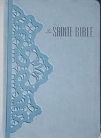 Bible de couleur bleu ciel avec un motif dentelle en relief