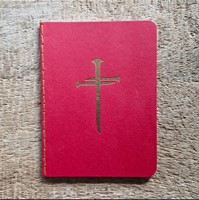 Petit carnet B7 avec croix rouge