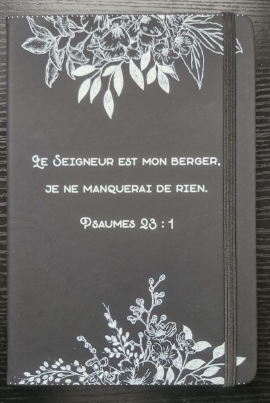 Carnet A5 à couverture rigide noire à fleurs avec fermeture élastique et marque-pages