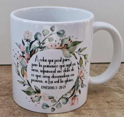 Mug brillant couronnes fleurs roses
